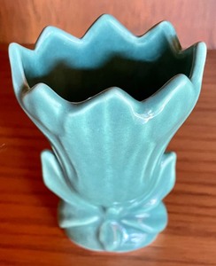 lot 217 image: Small Vase (thought to be by Hull)