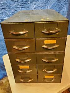 lot 250 image: (5) Metal Garage Workbench Organizers
