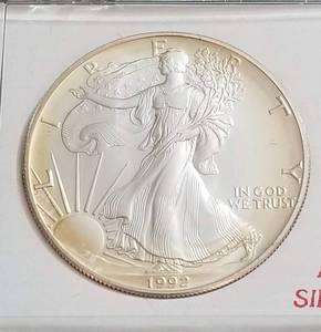 1992 AMERICAN SILVER EAGLE 1 TROY OZ. .999 FINE SILVER DOLLAR