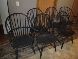 Table and chair set - includes 2 le...