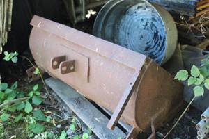lot 889 image: Tractor Bucket Attachment
