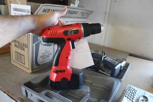 lot 960 image: Hitachi 12V Cordless Drill  with Battery and Charger