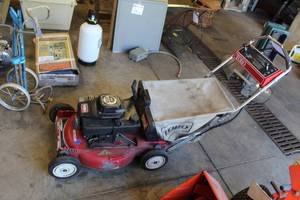 lot 902 image: Toro 21 Rear Bagger Recycler Push Lawn Mower