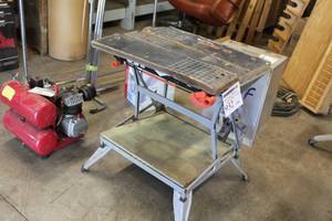 lot 932 image: Black & Decker Workmate 425 Portable Work Center