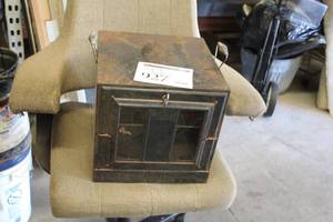 lot 927 image: Camp Oven