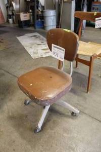 lot 931 image: Rolling Office Chair