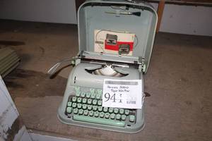 lot 944 image: Hermes 3000 Portable Manual Typewriter with Case