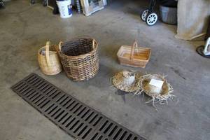 lot 924 image: Lot of (5) Wicker Hats and Baskets