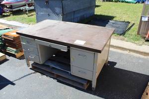 lot 969 image: Metal Office Desk 6-Drawer