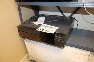 lot 1006 image: Mitsubishi VHS Player Twin Digital