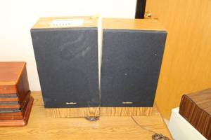 lot 1010 image: Lot of (1 Pair) Quasar Tower Stereo Speakers