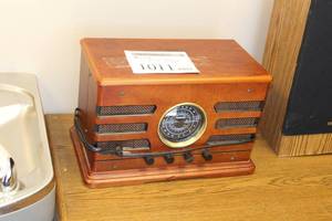 lot 1011 image: Crosley CD PlayerAMFMRadio Cabinet