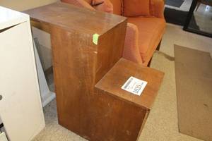 lot 1020 image: Wood Floor Display Shelf