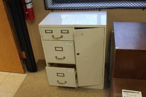 lot 1018 image: Metal File Cabinet 3-drawer 1-door