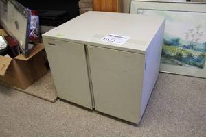 lot 1022 image: Toshiba Metal Office Cabinet 2-door