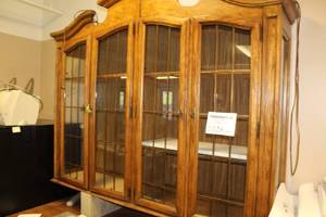 lot 1026 image: Wood Hutch Top Section