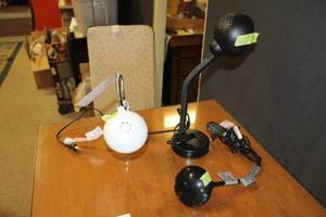 lot 1031 image: Lot of (3) Table Lamps