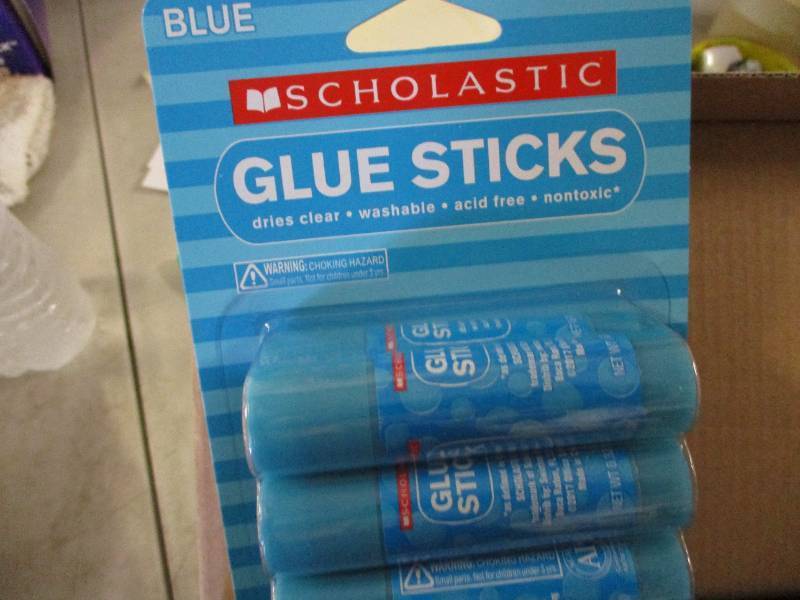 lot 253 image: 72 Scholastic Glue Sticks...