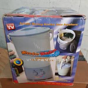 lot 21 image: Wonder Washer Portable Washing Mach...