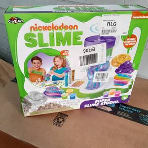 lot 27 image: Nickelodeon Slime Super Slime Studi...