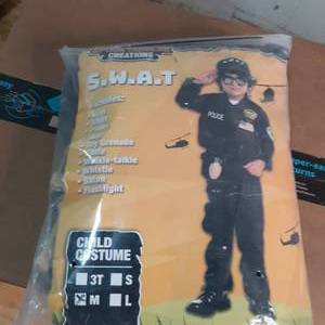 lot 43 image: Childs Medium S.W.A.T. Costume...
