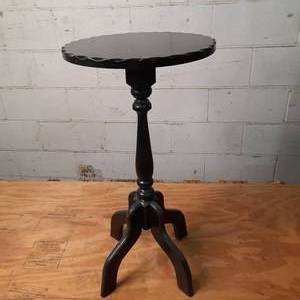 lot 66 image: Vintage Round Top Side Table 14.5 ...