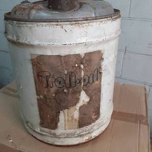 lot 73 image: Vintage Can...