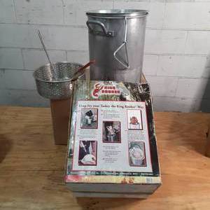 lot 76 image: King Kooker Turkey Frying Kit. Stan...