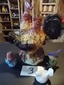 lot 3 image: Lot of birds, Big beautiful chicken...