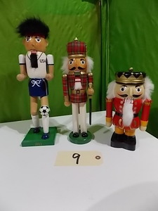 lot 9 image: Nutcrackers just in time for xmas...