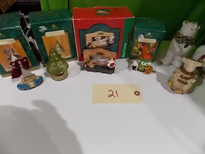 lot 21 image: Lot of christmas ornaments and coll...