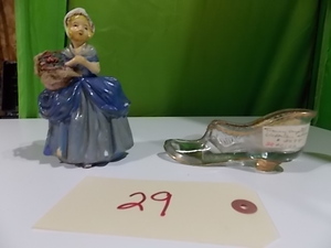 lot 29 image: Antique collectables ...