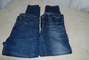 American Eagle Outfitters, Universal Thread