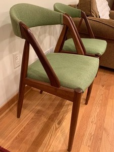 lot 5 image: Pair of Mid Century Chairs