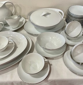 lot 47 image: Mixed China Set
