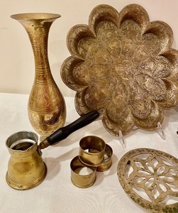 lot 59 image: Vintage Metal Decorative Items