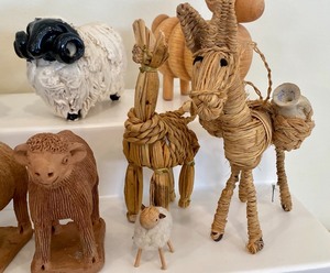 lot 19 image: Menagerie of Animal Figurines