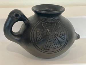 lot 20 image: Handcrafted Black Handled Pottery Vessel