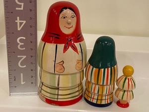 lot 39 image: Three Piece Nesting Doll Set