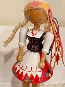 lot 38 image: A Variety of Ethnic Dolls