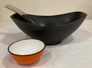 lot 67 image: Styson Art Products Black Lacquer Salad Bowl & Utensils and Small Orange Enamel Bowl