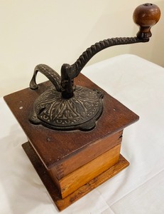 lot 61 image: Vintage Coffee Grinder