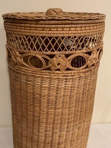 lot 226 image: Decorative Wicker Hamper