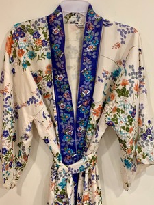 lot 219 image: Vintage Japanese Silk Robe