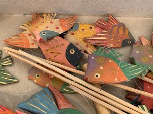 lot 199 image: Vintage Wooden Carved Fish Figurines