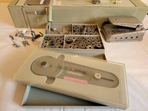 lot 174 image: Sears Kenmore SewingZig-Zag Machine in Case - Model 1400