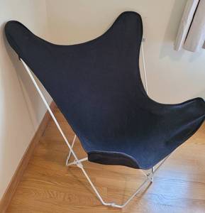 lot 183 image: Black Butterfly Chair - Great Condition