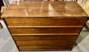 lot 291 image: Vintage Mid Century Style Five Drawer Dresser