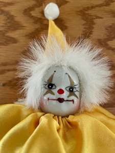 lot 334 image: 2 Charming Clown Figurines