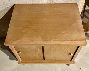 lot 284 image: Small Vintage Sliding Door Cabinet